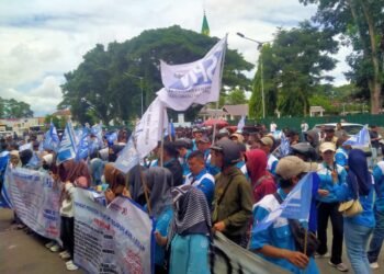 Serikat Pekerja Geruduk Kantor Bupati Lebak, Minta Upah Naik 10,5 Persen Tahun Depan 10 Lebak