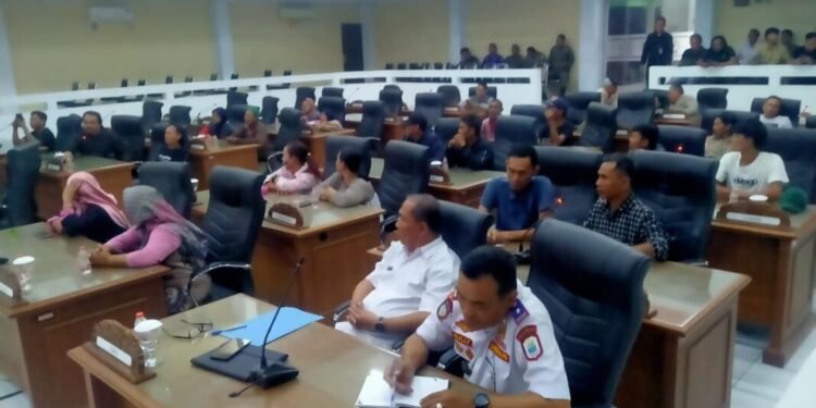 Pedagang di Pasar Semi Rangkasbitung Ngadu ke Dewan, Pendapatan Anjlok dan Minta Kompensasi 1 Lebak