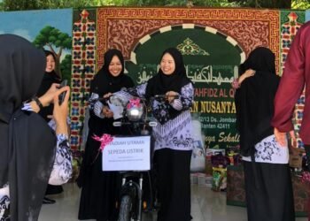 Peringati HGN, Yayasan Daarul Mu'minin Bahagiakan Guru dengan Hadiah Total Rp20 Juta, Tahun Depan Rencanakan Hadiah Umroh 4 Hari Guru Nasional