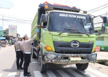 Langgar Jam Operasional, Satlantas Pandeglang Tindak Truk Sumbu Tiga 9 Pandeglang