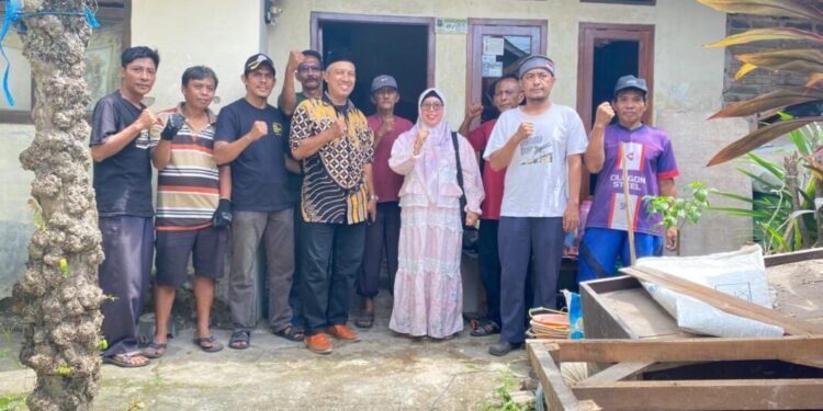 Renovasi rumah warga Kotasari