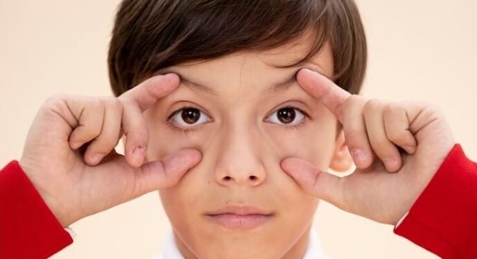 4 Gejala Mata Minus pada Anak, Jangan Tunggu Sampe Parah 1 Mata minus