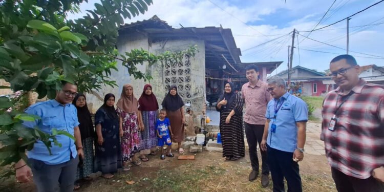 Warga Kampung Combrang