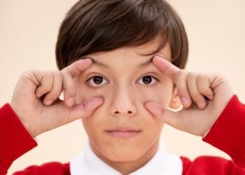 Jangan Tunggu Sampe Parah, Kenali Gejala Mata Minus Pada Anak 2 mata minus