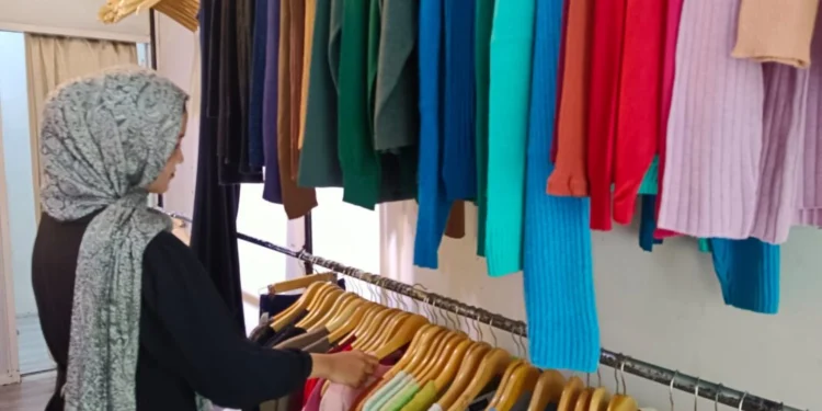 Impor Baju Bekas Ditutup, Pelaku Usaha Thrifting di Kota Serang Menjerit 1 baju bekas