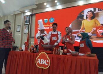 Cerita dari Peringatan HKG di Pandeglang, Memasak Bisa Jadi Kunci Keluarga Harmonis 5 Irna Narulita memasak