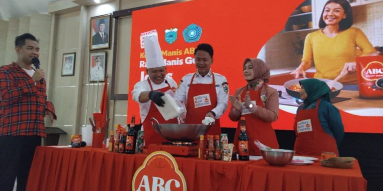 Cerita dari Peringatan HKG di Pandeglang, Memasak Bisa Jadi Kunci Keluarga Harmonis 1 Irna Narulita memasak