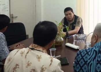 Ketua DPRD Kota Cilegon Endus Ada Kebocoran Retribusi di OPD, 30 Titik Parkir Hanya Setor Rp7,5 Juta per Bulan 5 Ketua DPRD Kota Cilegon Rizki Khairul Ichwan
