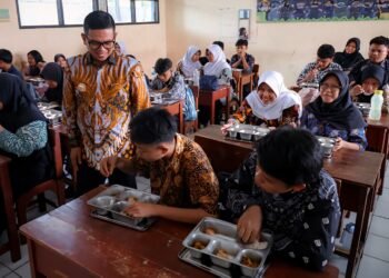 Andra Soni Sebut Program MBG Dongkrak Ekonomi Daerah, Uang Beredar Bisa Sampai Rp12 Triliun 6 MBG Andra Soni