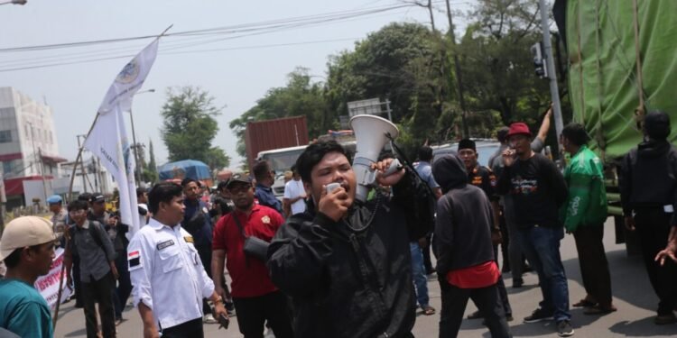 jam operasional truk tambang