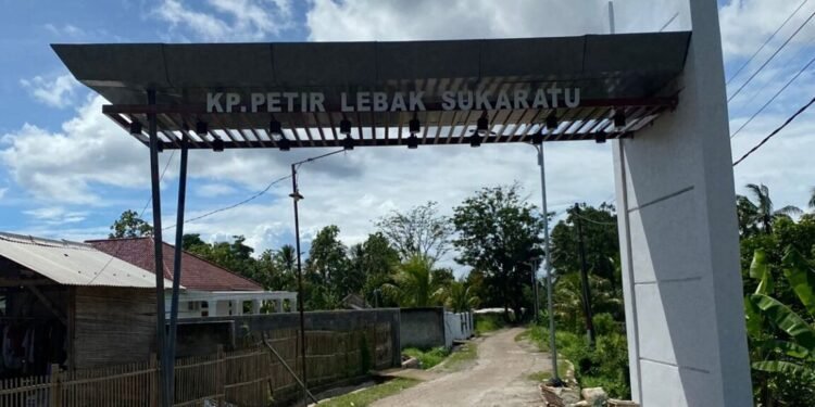gapura menuju rumah pejabat di Kabupaten Pandeglang