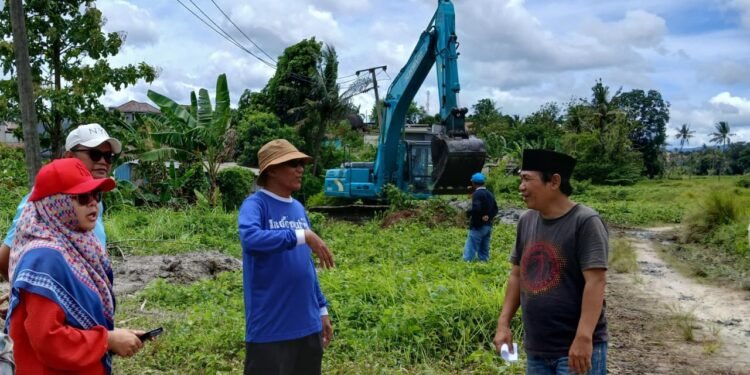 Robinsar Terjunkan Backhoe Pribadi untuk Normalisasi Sungai, Lurah dan Warga Ciwaduk Ucapkan Terima Kasih 1 Robinsar