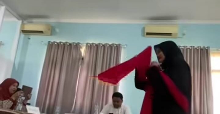 Viral Momen Kocak Mahasiswa Hadapi Sidang Skripsi, Dosen Penguji Auto Semringah 1 sidang skripsi