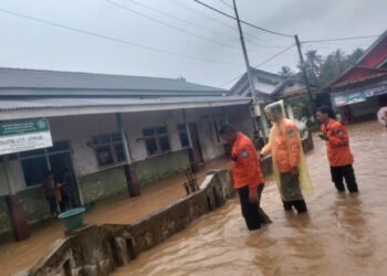 Banjir di Padarincang Nyaris Rendam Ribuan Rumah, Ratusan Lansia Terdampak 2 banjir