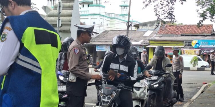 Pemprov Banten Bidik 100 Ribu Penunggak Pajak Kendaraan 1 kendaraan