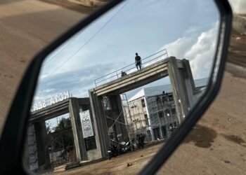 Kerap Sebabkan Jalan Licin, Warga Gelam Keluhkan Pembangunan SMAN 9 Kota Serang 1 jalan licin