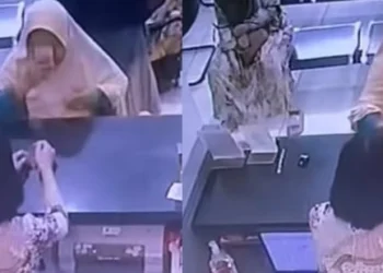 Bikin Mewek! Momen Teller Bank yang Terharu Saat Layani Nasabah Ambil Uang Bansos 10 teller bank