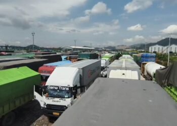 Antrean truk di BBJ Bojonegara