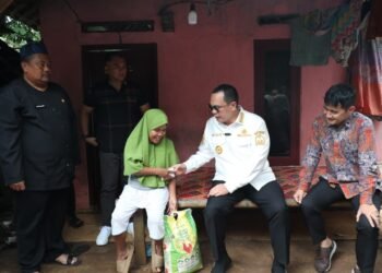 Budi Rustandi tinjau RTLH