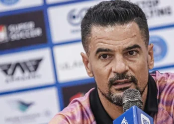 Persita Manfaatkan Jeda Laga Tunda, Carlos Pena Fokus Benahi Skuad Jelang Hadapi Persik 6 Carlos Pena pelatih Persita