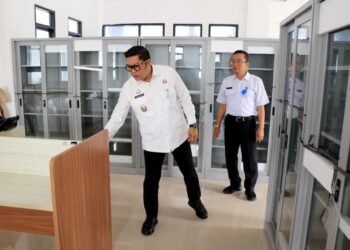 Sidak Pembangunan SMPN 34 Kota Tangerang, Maryono Ajak Siswa Jaga Kebersihan Sekolah 1 Wakil Walikota Tangerang Maryono Hasan