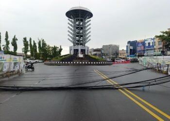 Tiang Listrik Roboh, Jalan Protokol Kota Cilegon Lumpuh 3 Kota Cilegon