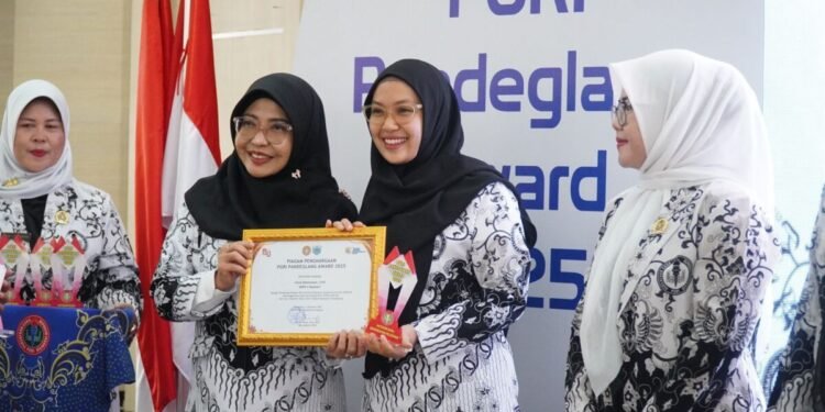 Bupati Pandeglang Hadiahi Guru Award 2025 Untuk Apresiasi Guru 1 Guru