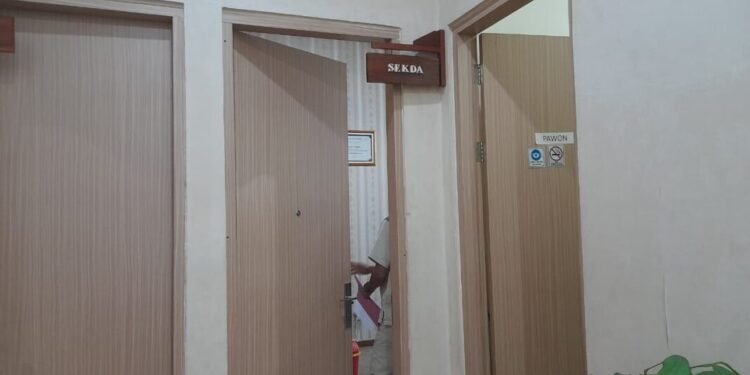 Maman Mauludin Dicopot dari Jabatan Sekda Cilegon, Robinsar Beberkan Alasannya 1 Maman Mauludin Dicopot