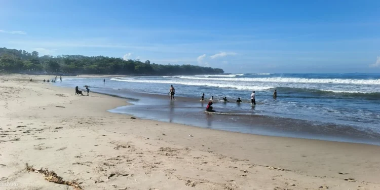 Pantai Sawarna
