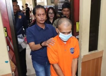 Ayah di Pandeglang Tega Rudapaksa Anak Kandung Hingga Hamil Tujuh Bulan 1 Kapolres Pandeglang AKBP Dhyno Indra Setyadi merilis kasus dugaan pencabulan yang dilakukan ayah kepada anak kandungnya, Rabu (10/12).