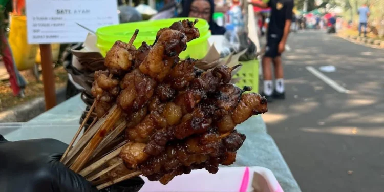 Lezatnya Sate Jando Mertua, Ludes 1.300 Tusuk Saat CFD di Kota Serang 1 Sate Jando Mertua