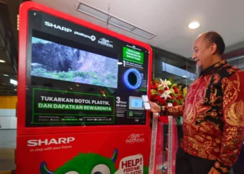 Sharp Kurangi 2.065 Kilogram Sampah Plastik dengan Mesin RVM 8 Sharp Indonesia berhasil mengurangi 2.065 kg sampah plastik