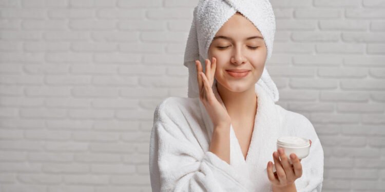 Kulit Kusam, Berminyak dan Mulai Muncul Tanda Penuaan? Saatnya Naik Level dengan AGB B ERL 1 Solusi kulit kusam