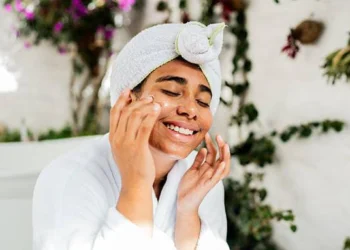 Tips menjaga kesehatan kulit wajah
