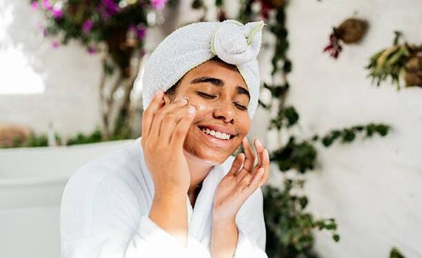 Tips menjaga kesehatan kulit wajah