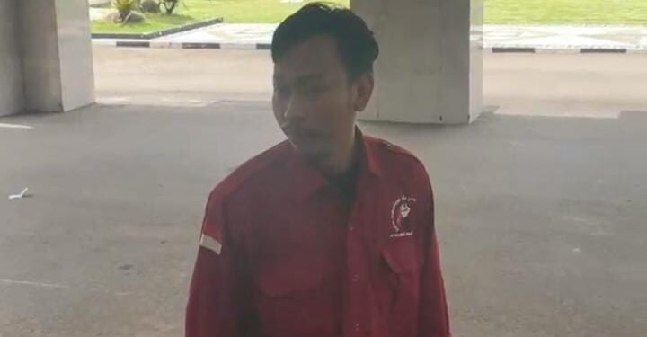 Buntut Kisruh Pelantikan KNPI, IMC Tabur Uang di Halaman Kantor Walikota Cilegon 1 tabur uang