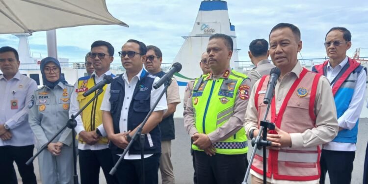 Arus Mudik Nataru, Penyeberangan Merak Dibayangi Siklon yang Berpotensi Jadi Curah Hujan 1 Merak