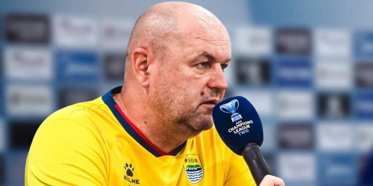 Persib Bandung Selalu Menang di GBLA Sejak Agustus 2025, Hodak Apresiasi Dukungan Bobotoh yang Fantastis 1 Pelatih Persib Bandung Bojan Hodak jelang laga vs Malut United