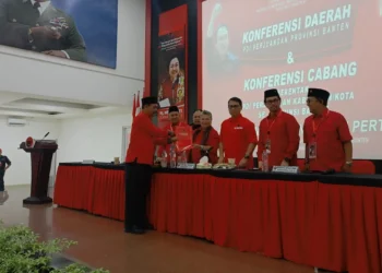Megawati Kembali Tunjuk Yadi Murodi Pimpin PDIP Pandeglang, 8 Yadi Murodi