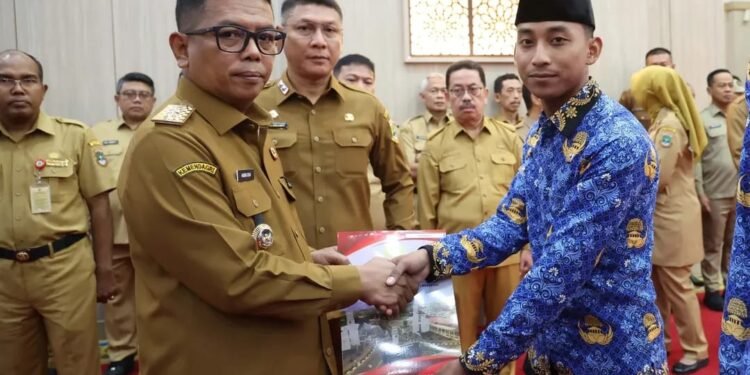 4.631 Honorer Pemprov Banten Resmi Jadi PPPK Paruh Waktu, Andra Soni Ingatkan Soal Korupsi 1 Pemprov Banten
