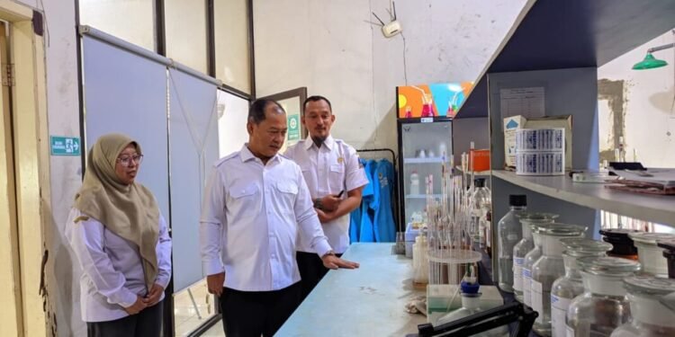 Najib Hamas kunjungi UPTD Laboratorium