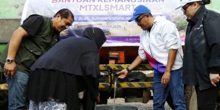 Karyawan XLSmart Kirim Bantuan Air Bersih 56 Ribu Liter ke Sumatera 1 air bersih