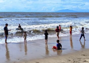45.718 Wisatawan Kunjungi Pantai Anyer Selama Libur Natal, Asal Daerah Ini Paling Banyak 1 Pantai Anyer