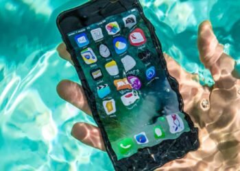 Cara mengatasi iPhone kemasukan air