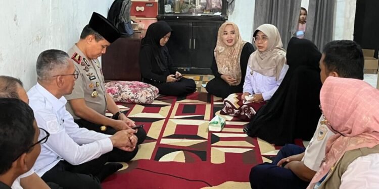 Bupati Pandeglang Dewi Ucapkan Bela Sungkawa di Rumah Korban Laka Lantas 1 Pandeglang