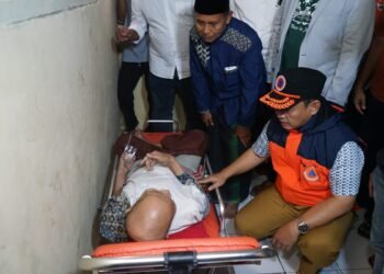 Najib Hamas tinjau longsor