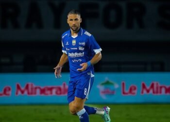 Lucho Tegaskan Kesiapannya Hadapi Persija Jakarta di GBLA: Kami Harus Menang... 8 Persija Jakarta