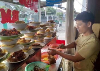 Rumah Makan Padang ganti menu daging sapi dengan daging ayam