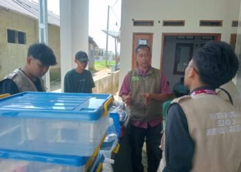 Magot Pakde Rambah Perkampungan di Jiput, Siap Urai Puluhan Ton Sampah 7 Saung Magot Pakde