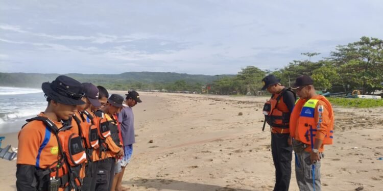 Pantai Goa Langir
